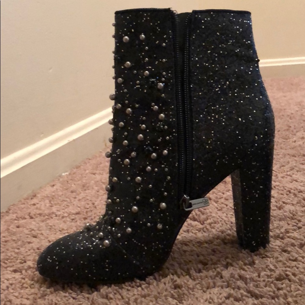 Heels - Picture 4 of 5